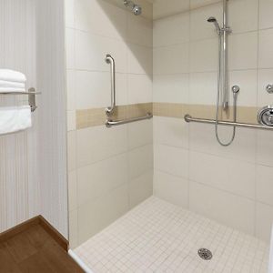 Deluxe  King Suite Disability Access